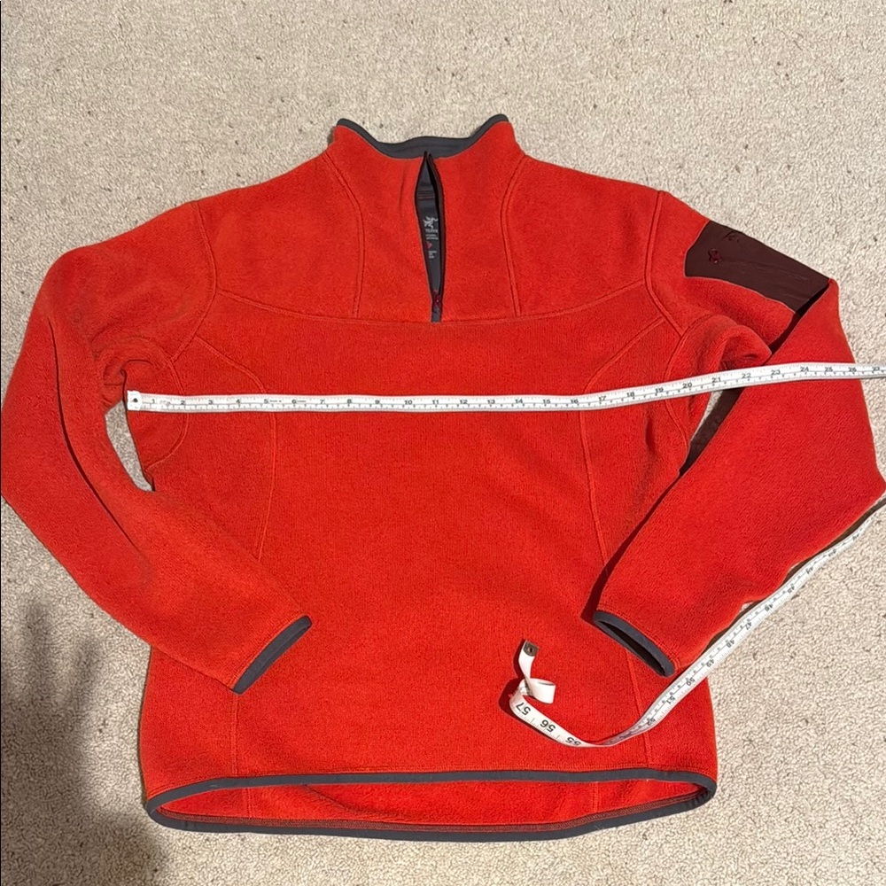 Women’s Red arcteryx covert fleece